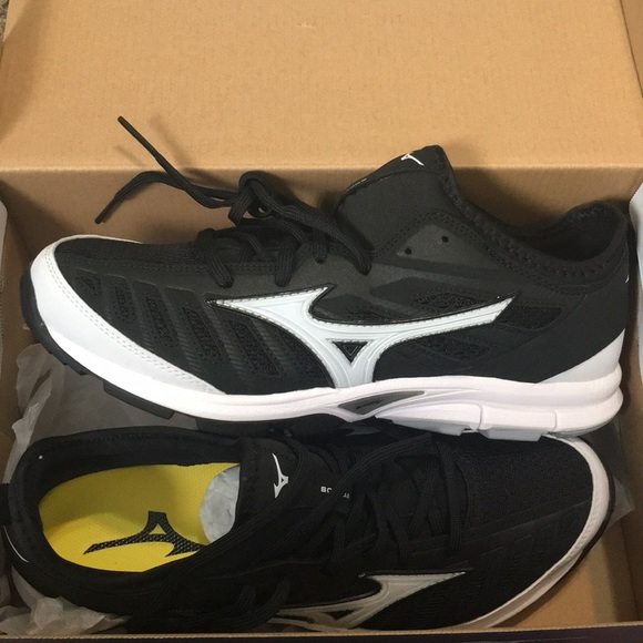 mizuno coaching shoes